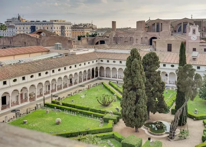 Daire Volturno's Unique View Roma